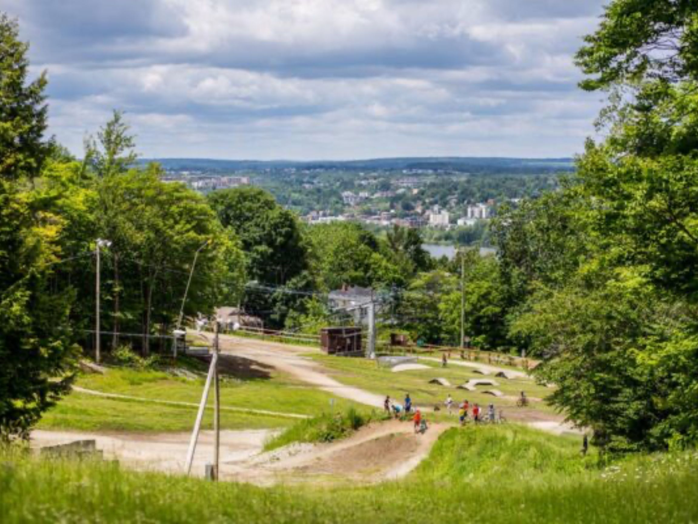 Découvre le parc du Mont-Bellevue : la nature à deux pas du centre-ville